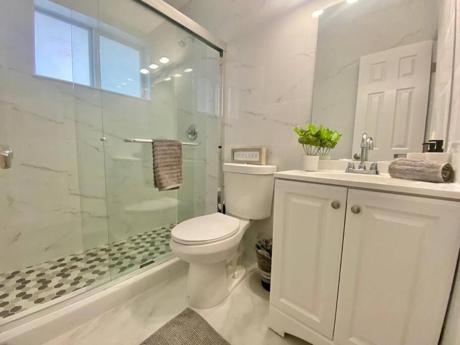 Beautiful & Relax Family House 2/1- Free Parking Hébergement de vacances *